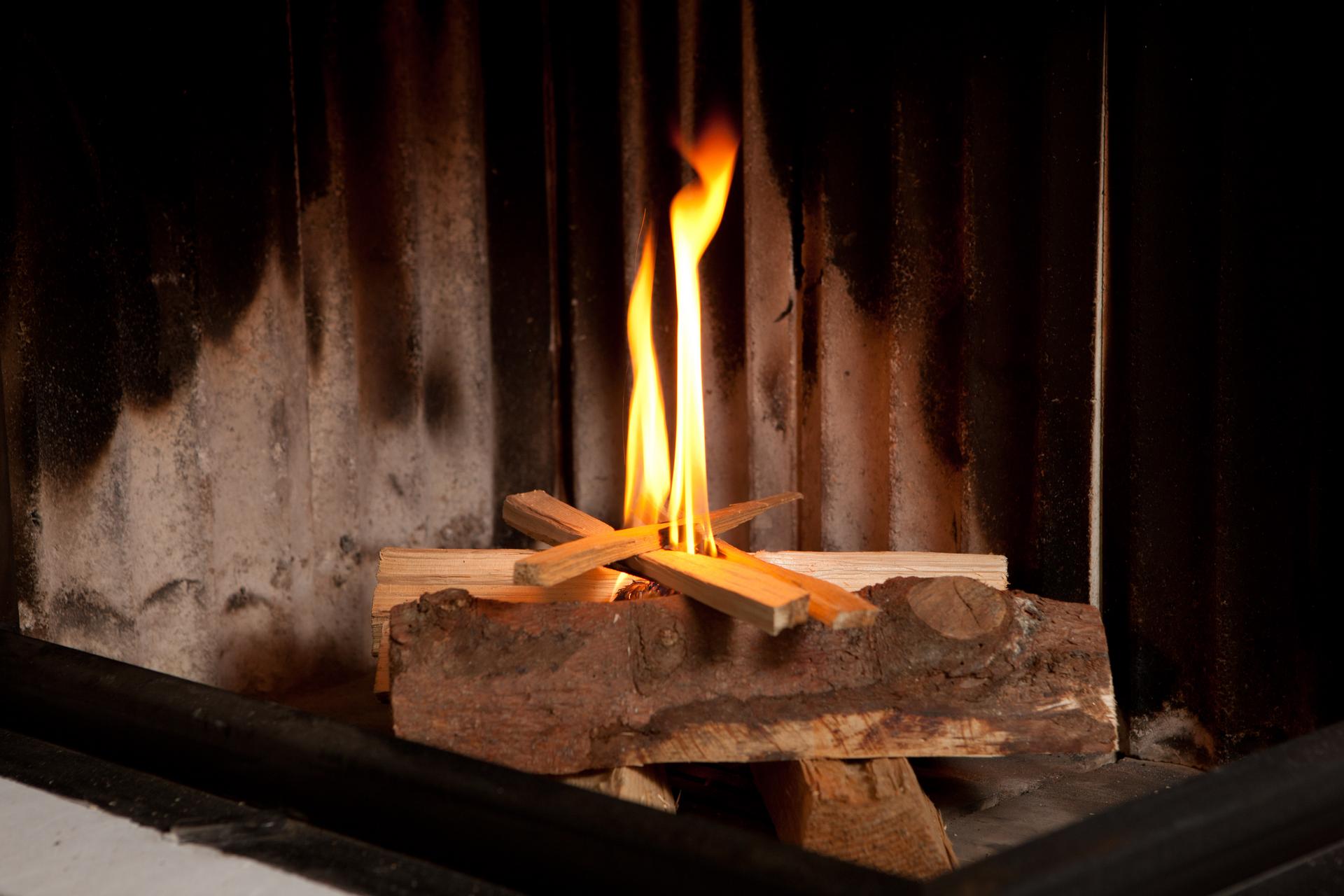 Holzstapel brennend c Energie Tirol
