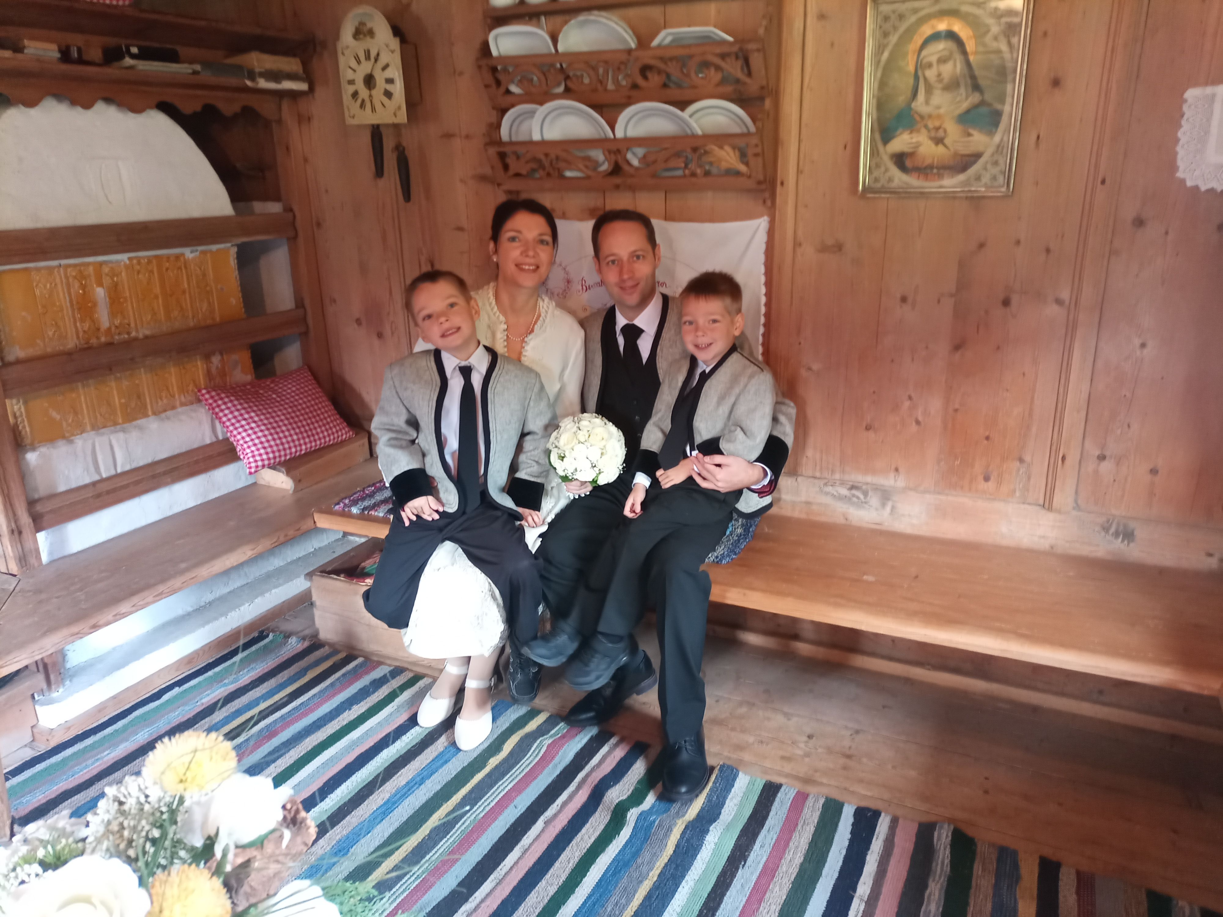 17. September 2022: Silvia (geb. Zorn-Pauli) und Konrad Gruber mit ihren beiden Söhnen Tobias und Thomas